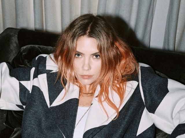 Эшли Бенсон снимет хоррор о пандемии. В главных ролях — Пэрис Хилтон, Памела Андерсон, Винни Харлоу