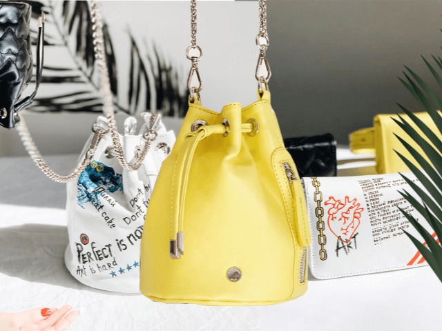 Принты ручной работы и новые формы: Ozerianko Bags представили весеннюю коллекцию сумок