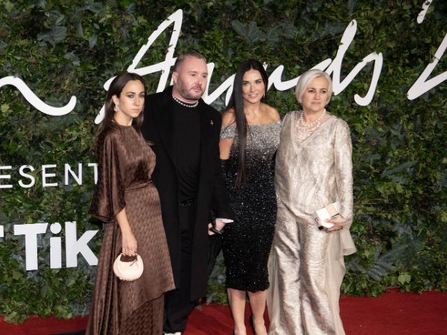 Лучшие дизайнеры: Названы победители премии Fashion Awards – 2021 