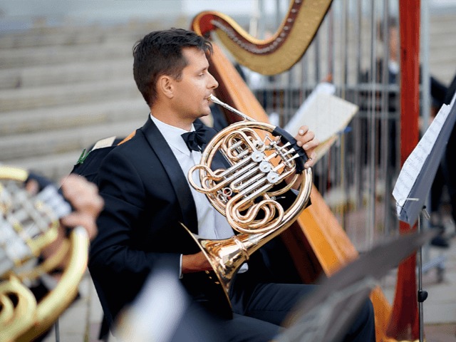 Как это было: 170 музыкантов сыграли концерт возле Национального музея истории Украины