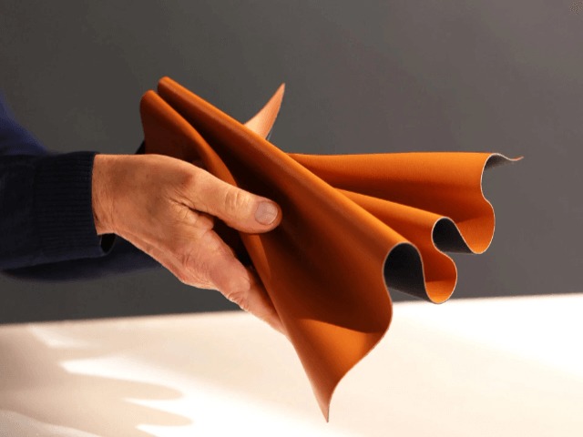 Новый материал: Из кожуры, ядер и семечек яблок создали экокожу