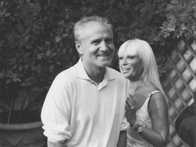 Донателла Версаче опубликовала архивные фото с братом в годовщину его смерти