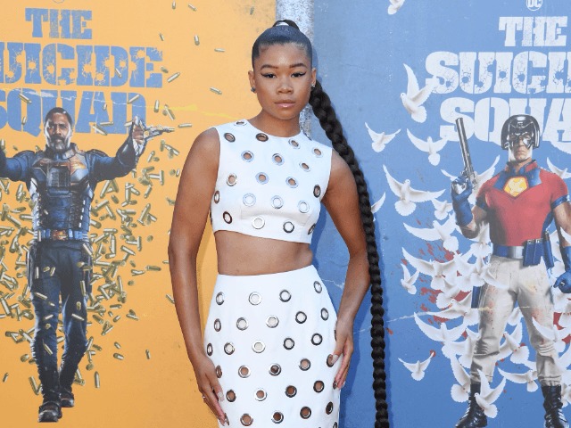 Образ дня: Сторм Рид в Prada с косой-шлейфом на премьере второй части "Отряда самоубийц"