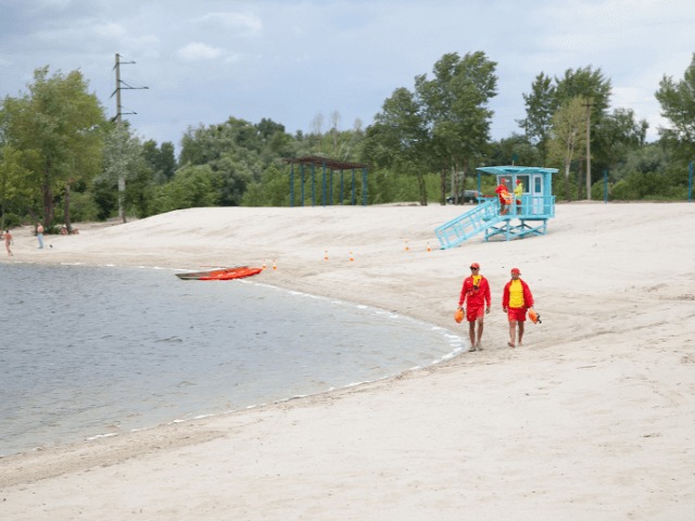 Власти Киева разрешили открыть пляжи