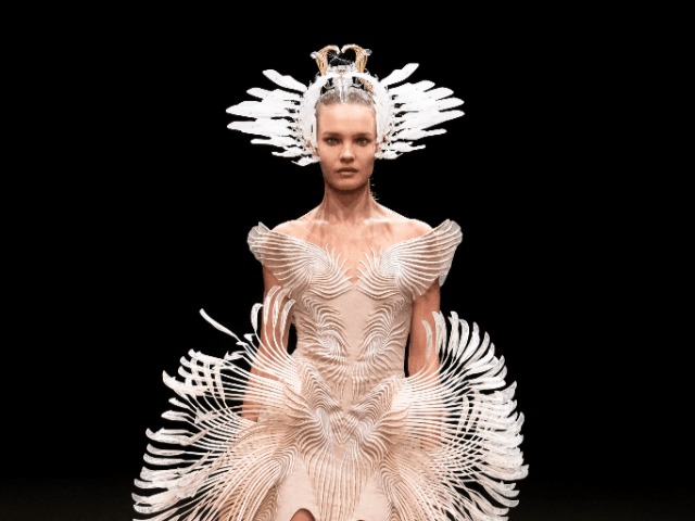 Царство грибов: Наука микология вдохновила Iris van Herpen на создание кутюрной коллекции