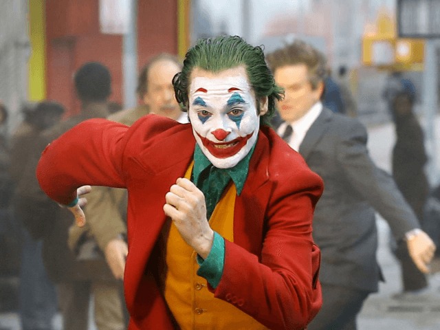 Смотрите: Хоакин Феникс и Роберт Де Ниро в финальном трейлере "Джокера"