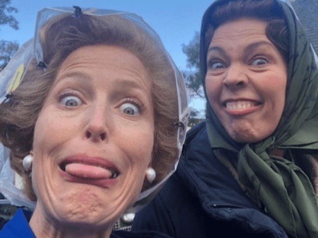 Джиллиан Андерсон опубликовала смешные фото cо съемок "Короны"