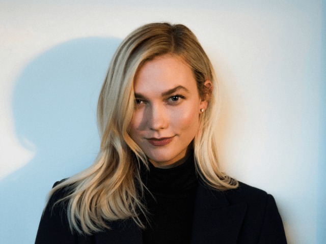 Карли Клосс впервые стала мамой