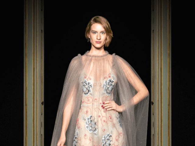Платья-розы и россыпи кристаллов: Armani Privé посвятили кутюрный показ Милану