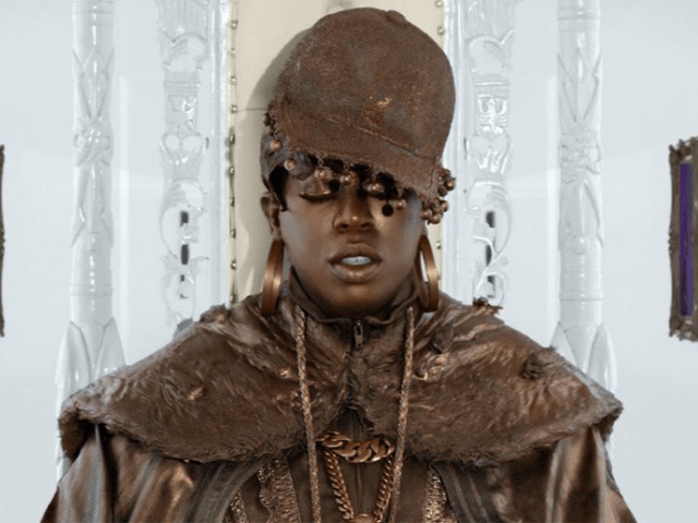 Смотрите: Мисси Эллиотт в образе музейного экспоната и огромной неваляшки в клипе Cool Off