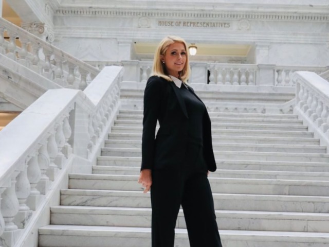 Пэрис Хилтон рассказала о травле в школе и призвала Байдена внести поправки в Конституцию