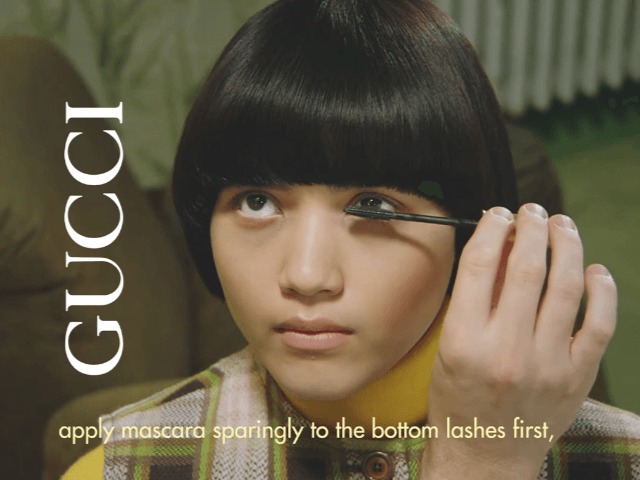 Видеоинструкция: Gucci показали, как правильно краситься тушью, вязать свитер собаке и собирать шкаф
