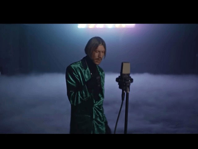 Диско 80-х: Иван Дорн выпустил клип на песню "Ренессанс"