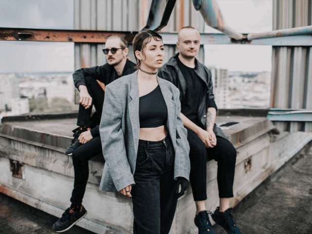 Отказ от иллюзий и внутренний поиск себя в клипе Тонка "Таємна зброя"