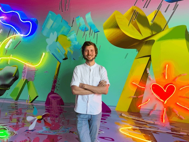 Strange Time: Степан Рябченко рассказывает о первом опыте кураторства и искусстве по ту сторону экрана