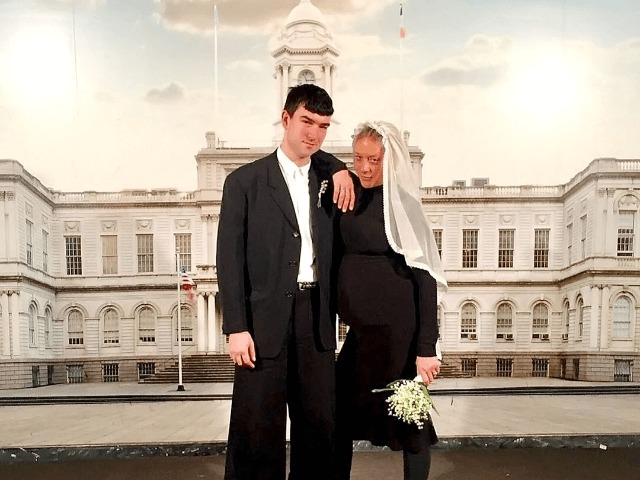 Хлоя Севиньи показала фото с тайной свадьбы