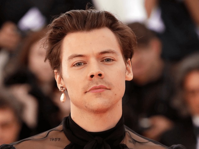 Оливия Уайлд показала первый кадр своего фильма. В главной роли — Гарри Стайлз