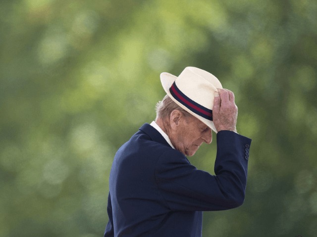 Грецький принц Туманного Альбіону: принц Філіп у 15 рідкісних фотографіях та одному королівському портреті