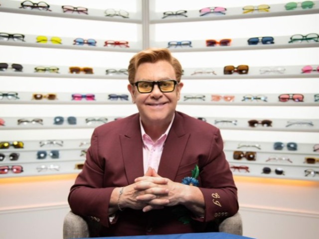 60 ярких пар: Элтон Джон выпустил свою первую коллекцию очков