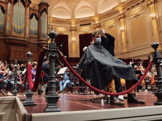 Протест: В Нидерландах музеи и театры стали салонами и спортзалами на один день