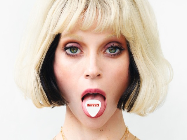 Смотрите: Шер, Граймс, Игги Поп, Ора и другие селебрити в календаре Pirelli — 2022 