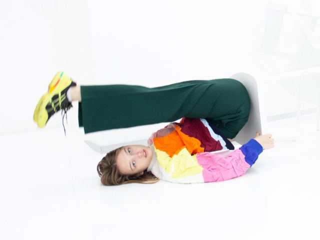 Яся Хоменко создала коллекцию свитшотов из повторно использованного материала. Их можно выиграть в конкурсе