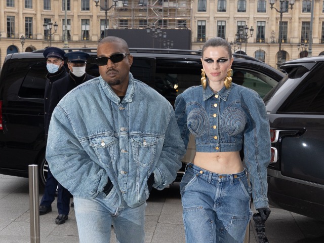 Образ дня: Канье Уэст и Джулия Фокс в тотал-дениме на показе Kenzo