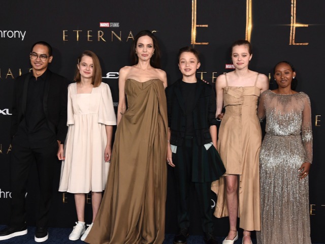 Анджелина Джоли вышла на премьеру фильма с детьми: Почему все обсуждают Захару и Шайло, а не саму актрису