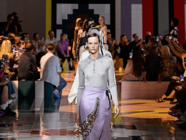 Модное шоу, арт-пространство или бутик: Prada запустили виртуальные экскурсии