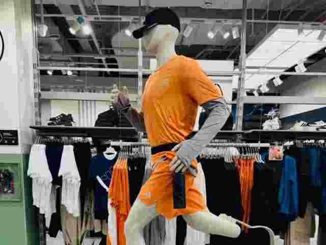 Аdidas Україна почав продавати кросівки по одному