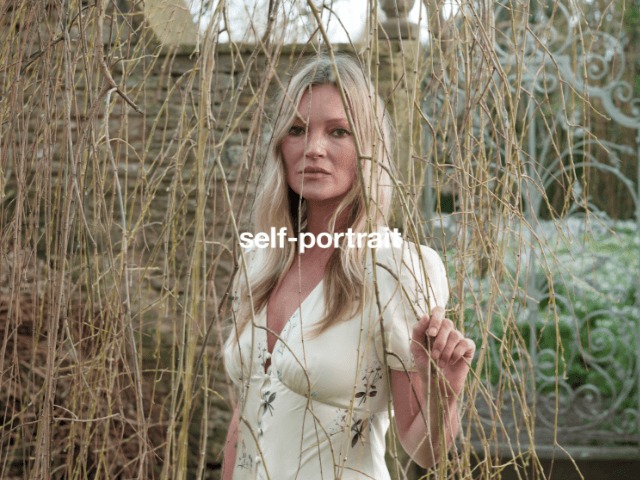 Кейт Мосс снялась в рекламе Self-Portrait возле своего дома в Глостершире