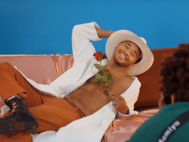 Саундтрек к "Крестному отцу" и белый рояль в клипе Toro Y Moi