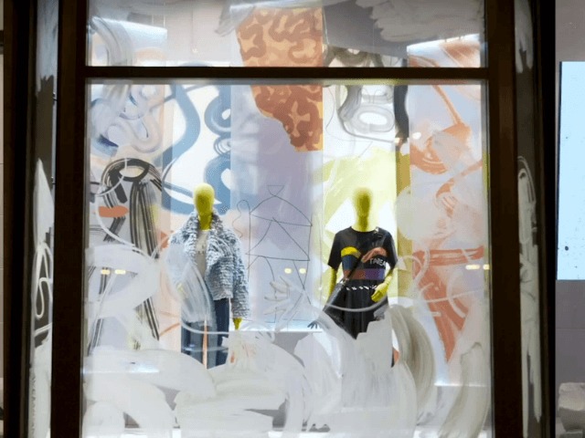 Киевский ЦУМ представил новые витрины в коллаборации с украинскими художниками