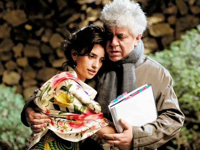 Смотрите: Бэкстейдж со съемок драмы "Параллельные матери" Педро Альмодовара 