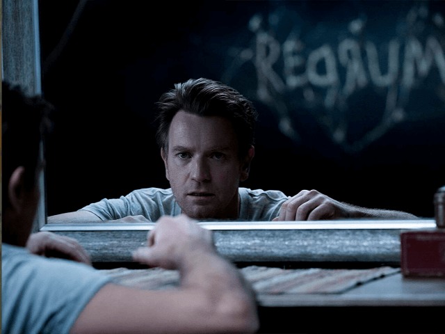 Смотрите: Юэн Макгрегор борется со злом в сиквеле "Сияния" Стивена Кинга