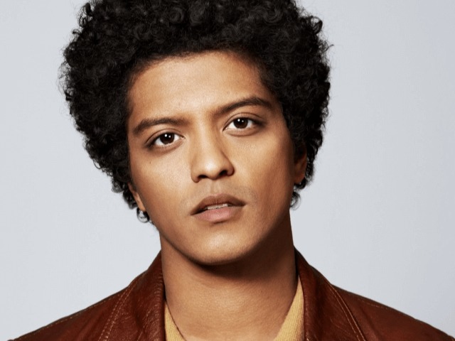 Слушайте: 5 синглов Бруно Марса, которые стали бриллиантовыми