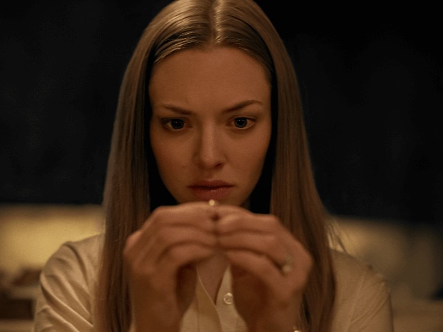 Смотрите: Аманда Сейфрид в фильме ужасов Things Heard & Seen