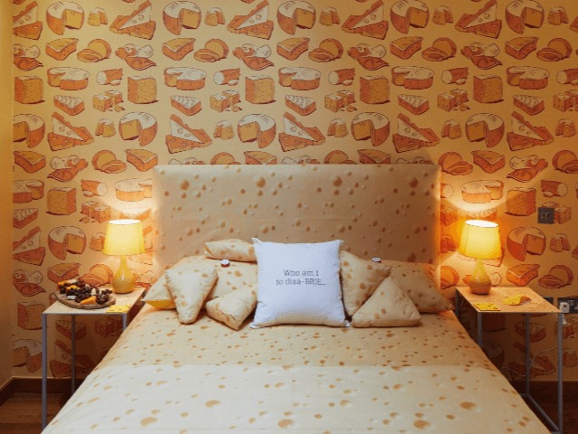 Что внутри: В Лондоне открыли сырный гостиничный номер 