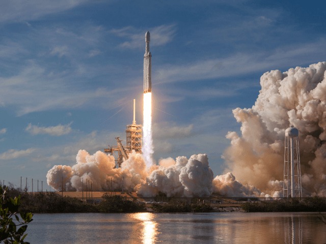 Кто эти люди: Рассказываем о 4-х туристах, которые первыми полетели в космос