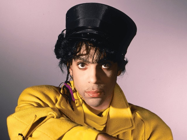 Впервые опубликована песня Принса Hot Summer, записанная в 2010 году