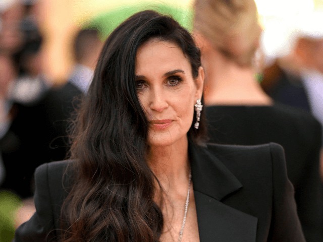 Деми Мур запустит эротический подкаст Dirty Diana