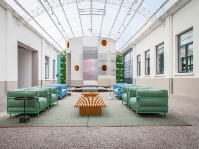 В Fondation Louis Vuitton открылась выставка французской художницы Шарлотты Перьен