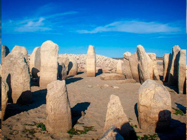 Засуха открыла миру испанский "Стоунхендж", которому 7 тысяч лет