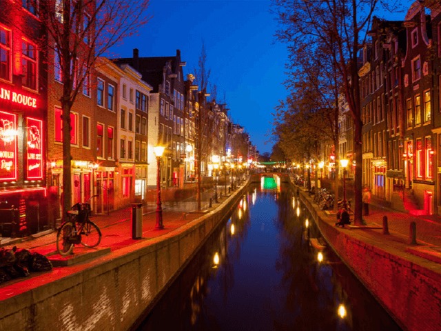 Часть "квартала красных фонарей" перенесут в специальный эротический комплекс