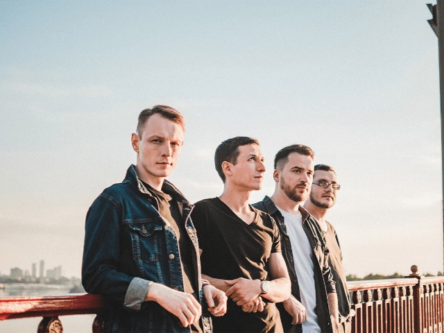 Слушайте: Группа Cloudless представила концептуальный поп-рок-альбом "Маяк"