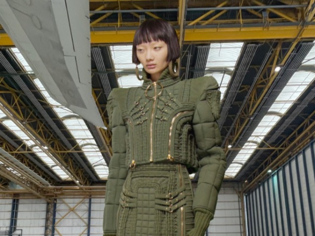 Тренд — латы и кольчуга: Как Средние века внезапно появились в нашем осеннем гардеробе