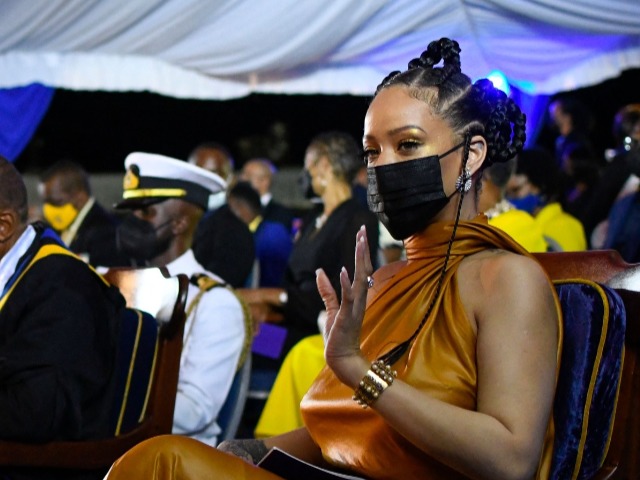 Рианна получила звание национального героя Барбадоса