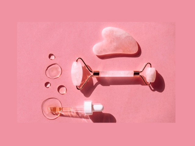 Скребок гуаша: Почему стоит включить модный девайс в ежедневную бьюти-рутину