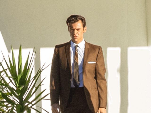 Смотрите: Гарри Стайлз играет идеального мужа в первом тизере фильма Оливии Уайлд