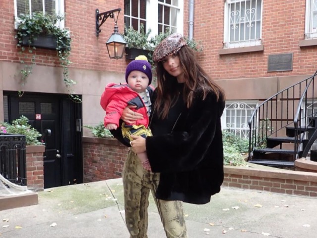 Эмили Ратаковски рассказала о тяжелых родах: "На кону были наши жизни"